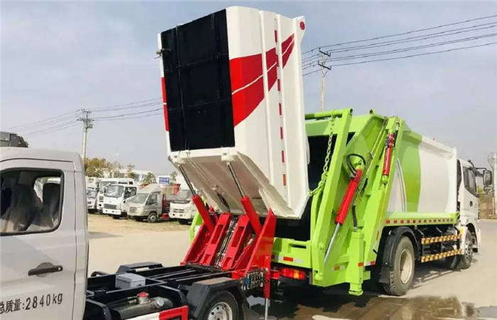 國六自裝卸式無泄露垃圾車_長安4方濕垃圾收集運輸車_后掛桶式垃圾車_圖片配置