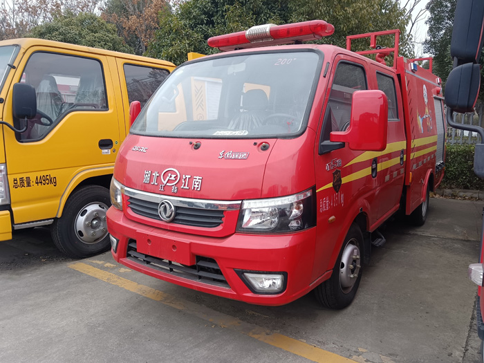 5噸消防灑水車_水罐消防車_2.5噸化工園區消防車_江鈴水罐泡沫消防車報價，質量好