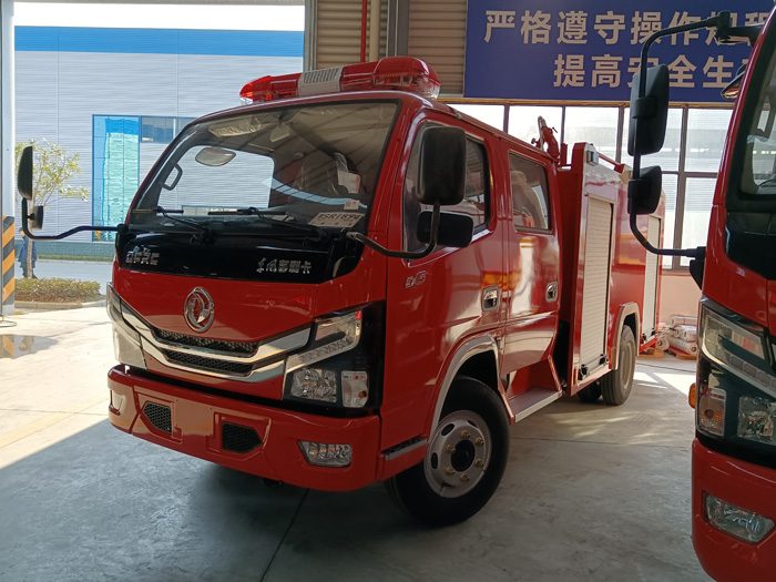 5噸消防灑水車_消防車價格_2.5噸化工園區消防車_慶鈴五十鈴水罐消防車多少錢，廠家在哪