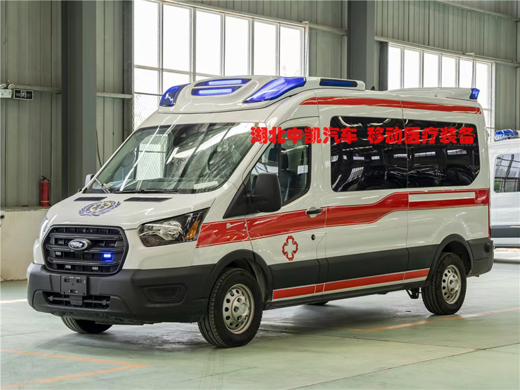 福特v362中軸救護(hù)車_120重癥監(jiān)護(hù)型救護(hù)車_進(jìn)口四驅(qū)救護(hù)車_緊急診療車_機(jī)構(gòu)救護(hù)車