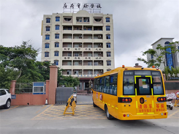 奉賢區東風幼兒國六校車 二手校車 19座校車 校車玻璃 校車配件 校車分期配件