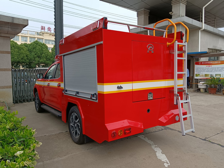 四驅器材消防雙排滅火救援巡邏車_江西河南 小區四輪消防灑水車_多功能水罐滅火車