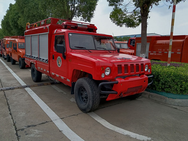 四驅器材消防社區園區滅火車_廣西重慶 城鎮救援多功能滅火車_高空噴水救援車