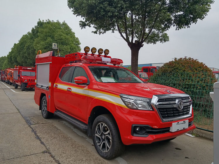 四驅小型消防器材車_廣西重慶 東風應急搶險救援車_水罐式高壓噴灑滅火車