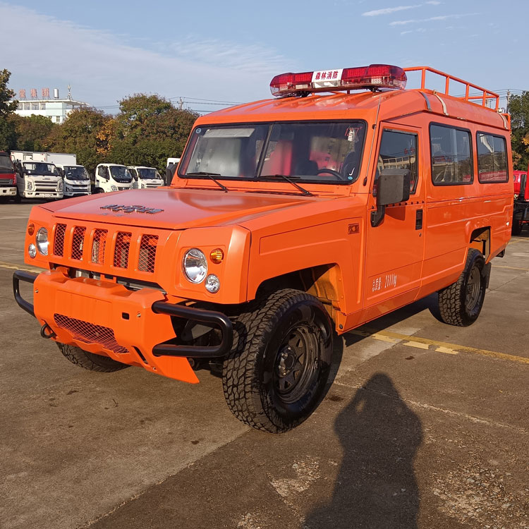 四驅小型消防器材車_廣西重慶 搶險救援救火車_水罐式泡沫滅火車