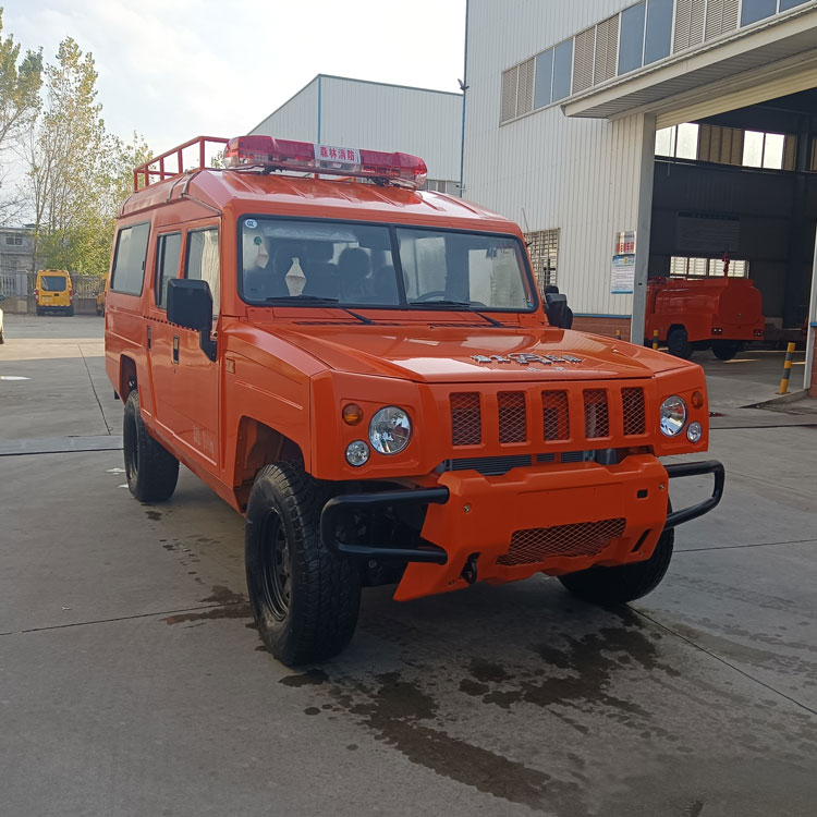 四驅小型消防器材車_廣西重慶 小區四輪消防灑水車_多功能水罐滅火車