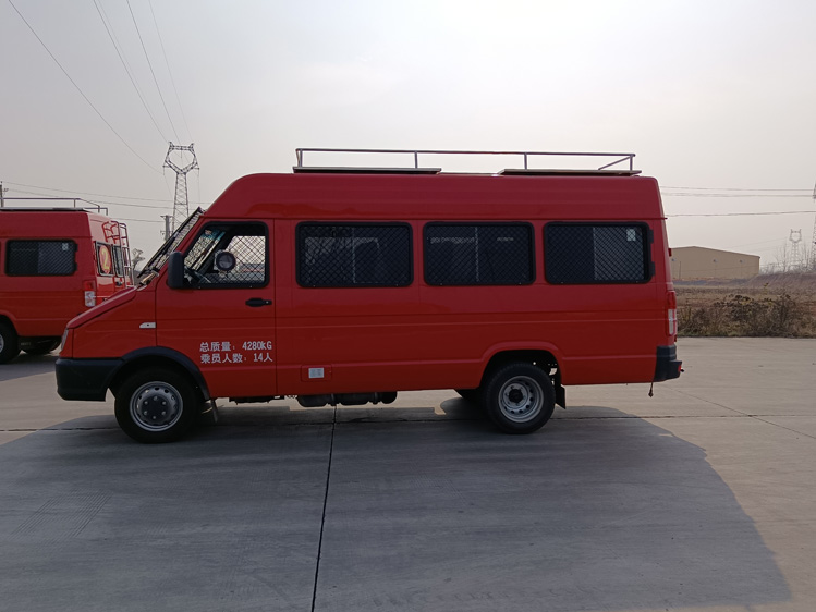 四驅小型消防器材車_廣西重慶 搶險救援救火車_水罐式泡沫滅火車