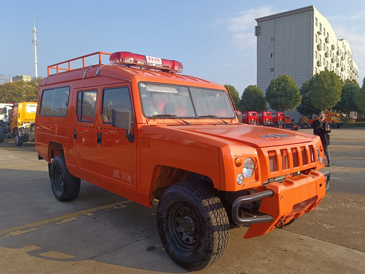 雙排座運兵車_森林防火指揮車10-15人 北汽森林消防灑水車_8人座運兵車 