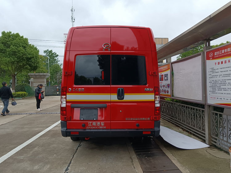 雙排座運兵車_森林防火指揮車10-15人 北汽應急救援指揮車_汽油版8座運兵車 