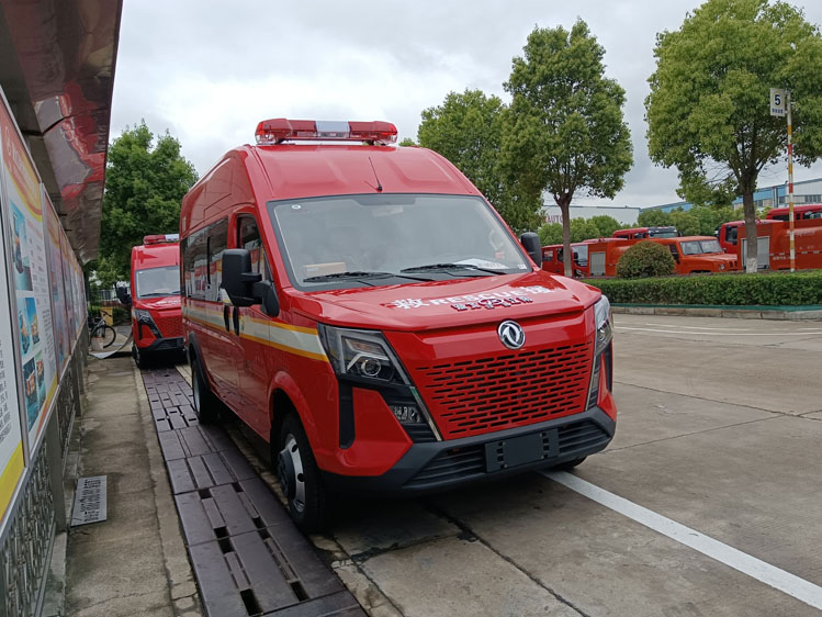 林區運兵車_森林防火通訊車10-15人 藍牌四驅運兵車廠家在哪