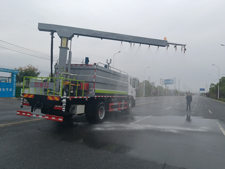 鐵路抑塵車廠家直銷_15噸固化劑噴灑車 山西朔州煤礦霧炮噴霧車_鐵路工地抑塵車工廠報價