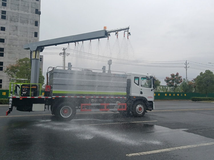 鐵路抑塵車多少錢_5/12噸煤炭揚塵噴霧車 山西臨汾鐵路煤炭運輸降塵車_15噸防凍液噴灑車廠家直銷價格