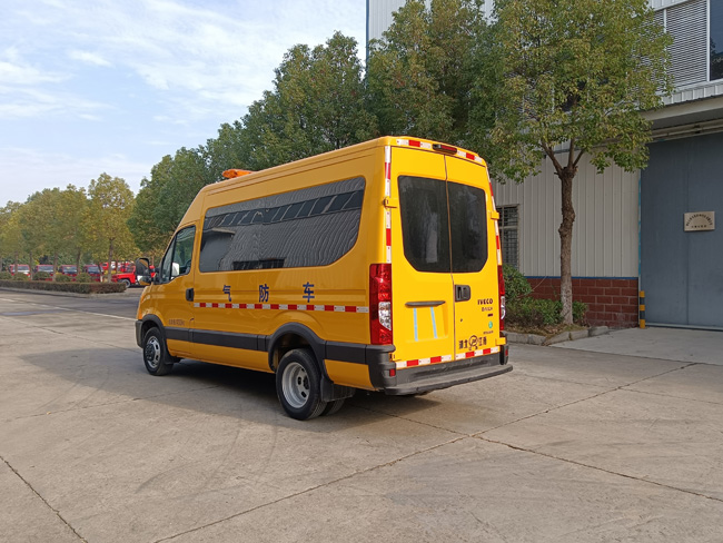 礦山救護車_依維柯藍牌救險車_消防氣防車_多功能搶險氣防車 山東化工園區(qū)氣防車 高速公路應急救援車_加長軸氣防救援車_礦山救援工程車