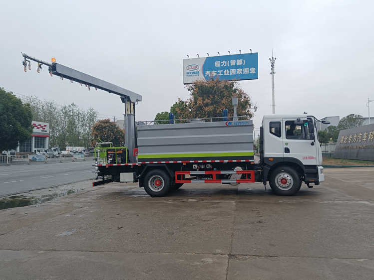 東風D6-5噸鐵路抑塵車_鐵路運輸降塵車小型多功能鐵路抑塵車_煤炭固化劑噴灑車多少錢_噴霧車皮封層車_15噸鐵路煤炭抑塵