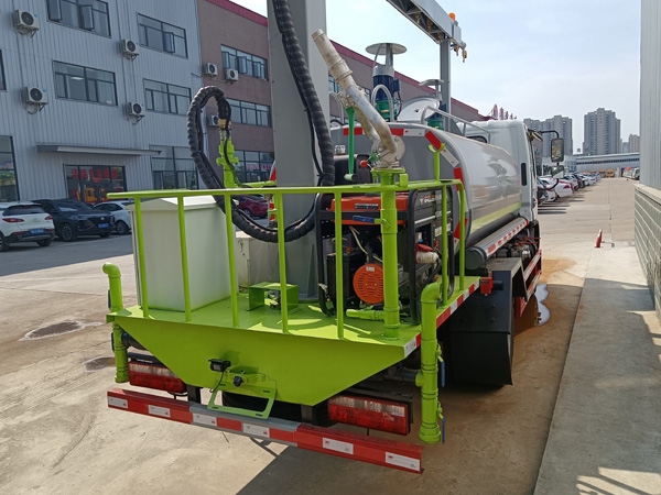 東風D9-12噸鐵路抑塵車_煤礦貨場壓制降塵國六5噸鐵路抑塵車_消毒防疫灑水車功能全_煤場霧炮抑塵車_15噸噴桿折臂式降塵車