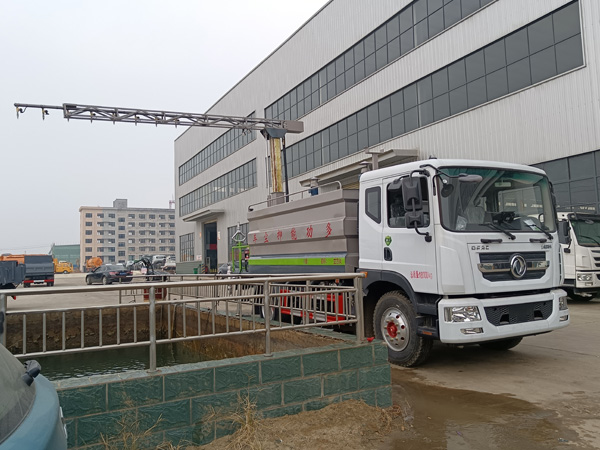 東風D6-5噸鐵路抑塵車_鐵路運輸降塵車小型多功能鐵路抑塵車_煤炭固化劑噴灑車多少錢_噴霧車皮封層車_15噸鐵路煤炭抑塵