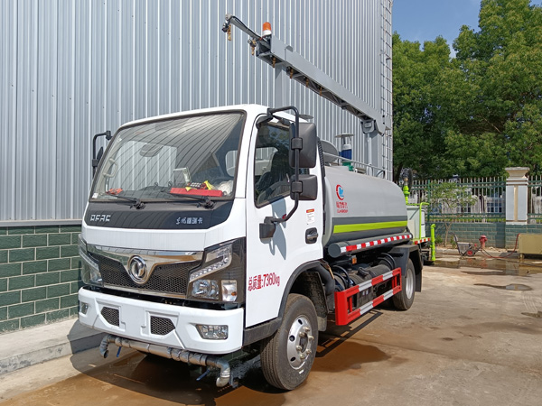 12噸鐵路抑塵車_礦場鐵路表面封層降塵作業車15噸方罐鐵路抑塵車_鐵路噴霧抑塵車多少錢_煤炭運輸抑塵車