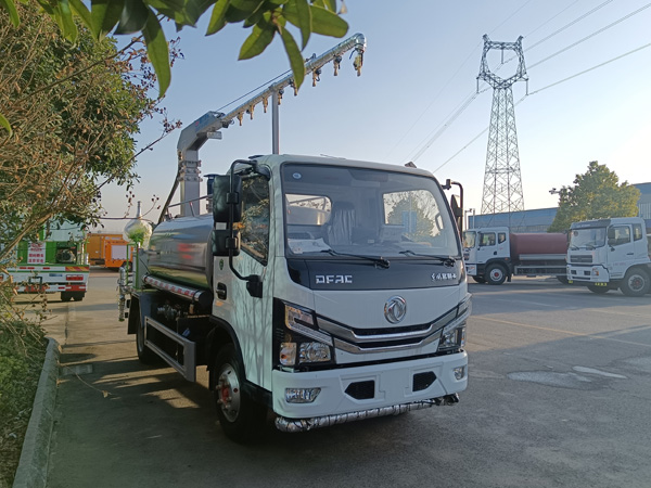 東風D6-5噸鐵路抑塵車_鐵路運輸降塵車火車煤炭抑塵劑噴灑車_CL5186TDY6YC多功能抑塵車價格_5.3米旋轉噴桿式噴灑車_鉤擋自動感應停噴封層